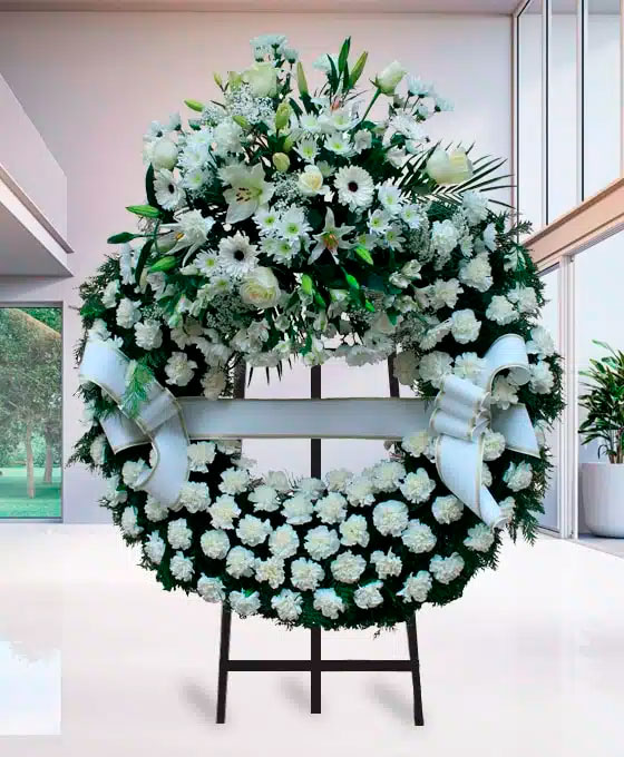 Corona Funeraria de claveles blancos para Tanatorio-Crematorio Montjuic
